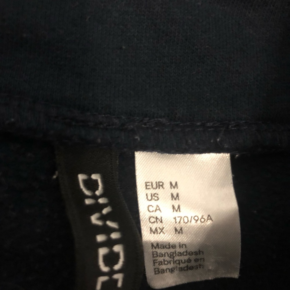 H&M Graphic Quarter Zip - Picture 2 of 2